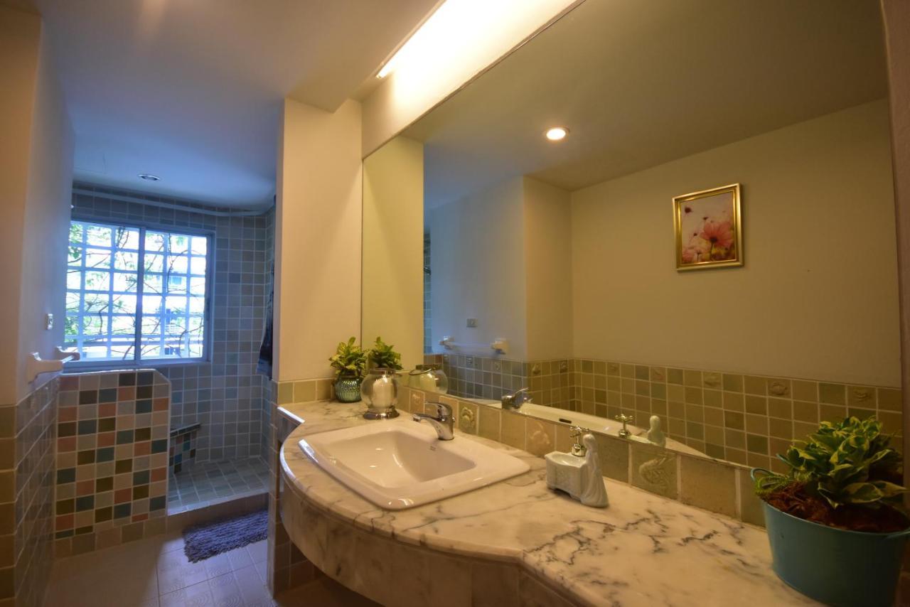 Hua Hin Beachfront Condo Екстер'єр фото